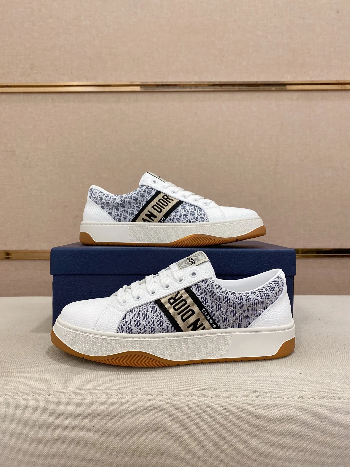 Men's men's shoes 💰 400💰🇮🇹🇮🇹Dior D new model is on sale at the same time, upper 🇮🇹Imported stretch fabric from Italy Fully imported sheepskin lining💪💪, completely 1⃣️ to 1⃣️🇮🇹💪💪, ⚠Sole: Original sole provided by the original factory, exclusive movable molded sole super comfortable, ⚠Original factory follow-up, 🔍🔍high quality, you can come in and out at will, welcome to compare⚠. Code number: 38-44 (45 is custom-made and cannot be returned or exchanged)